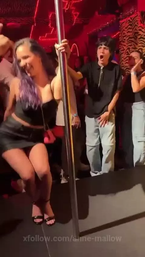 Dandola toda en la fiesta by anne-mallow