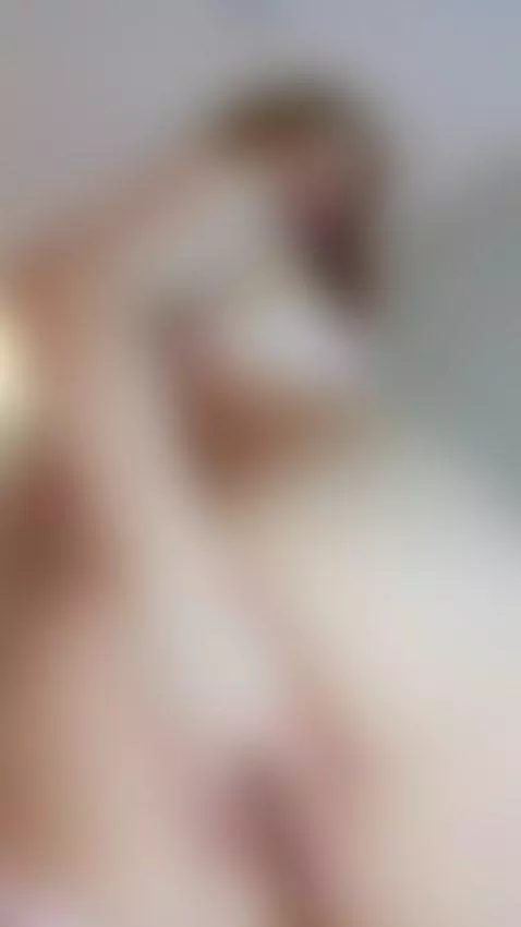 come and play with my rich ass that needs you here and now..... by emmaa-blonde