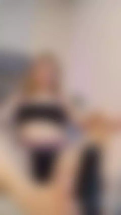 let me give you a footjob by emmaa-blonde