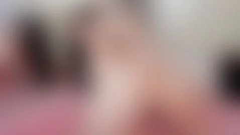 my ass ready to be spanked by sophie-am