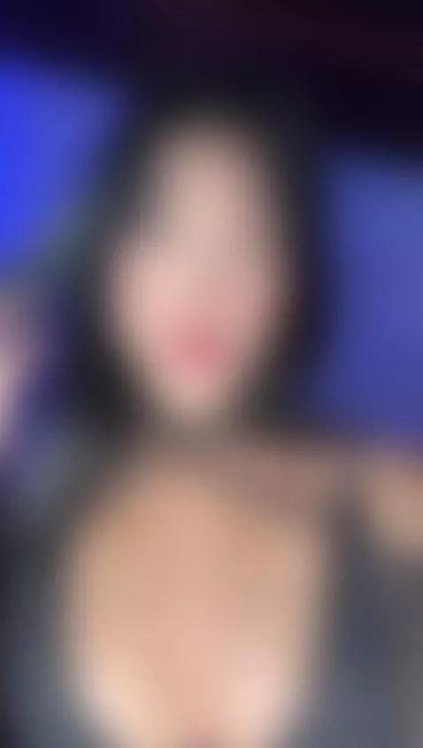 Who would like me to suck their cock? by viiolet-thomas