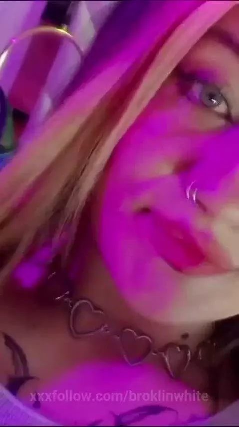 Feel my eyes seducing me and make my pussy wet with pleasure... by broklinwhite