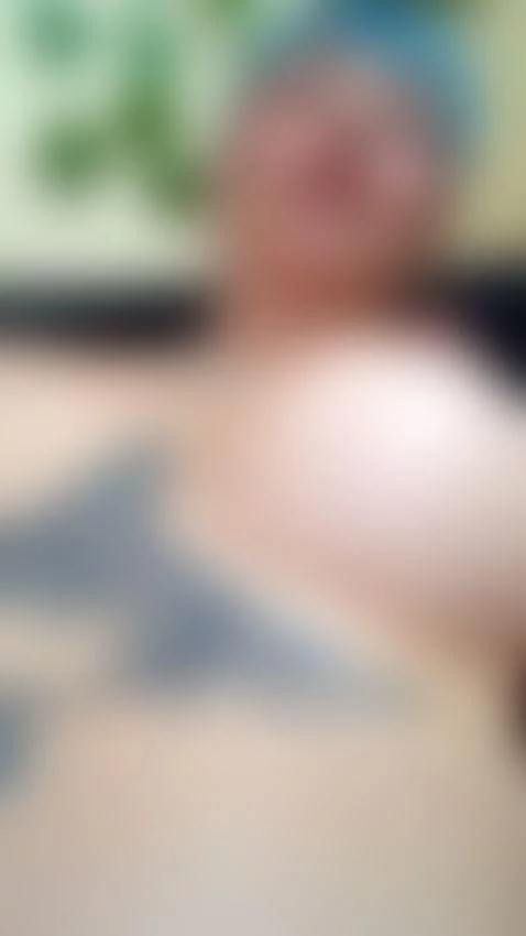 Bigclitwet come here suck hard Honey !!! by paulinches