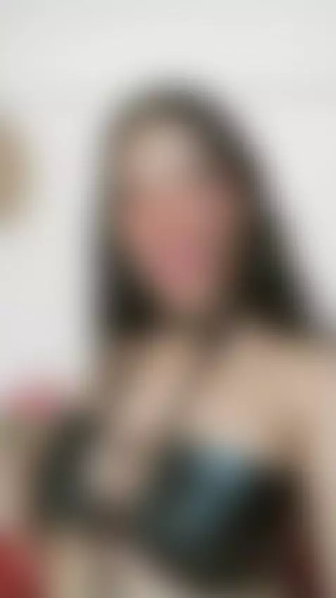 put your face between! by xayahnds