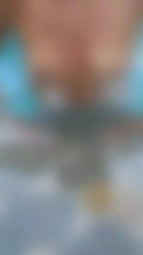 An afternoon at the pool by kloesuarez