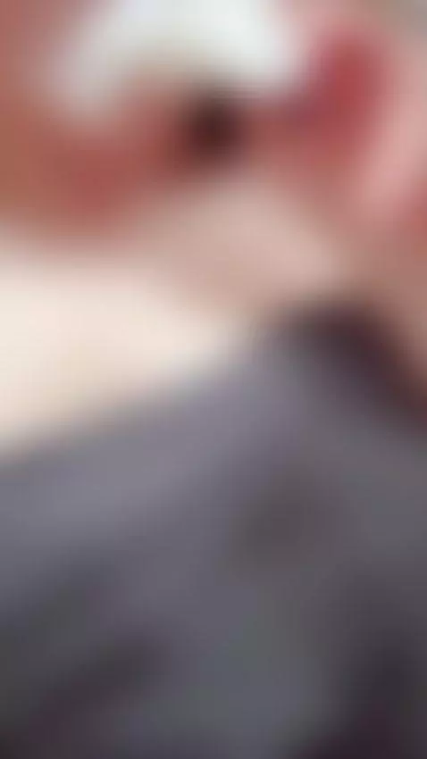 I’m a scent fetish girl…💓
Can you guess what I’m smelling ri... by adulterouscouple