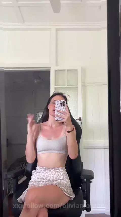 Oppsie by oliviamonroee