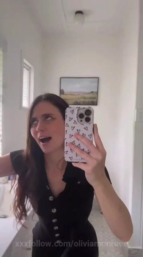 mirror selfie ........... by oliviamonroee