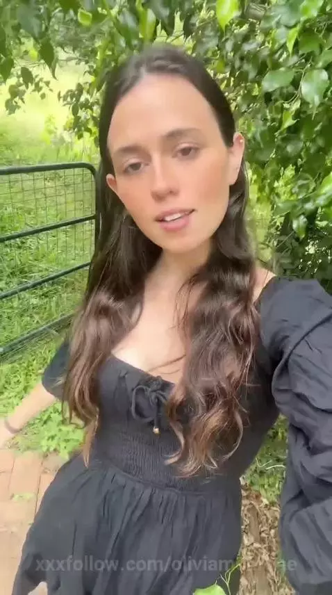 hii by oliviamonroee