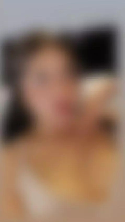 Hi dear, i'm online. They tell me that I am a sexy brunette,... by genesisx18