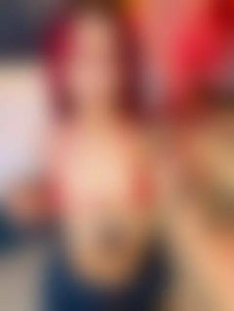 This babe is already live now by hanna-red