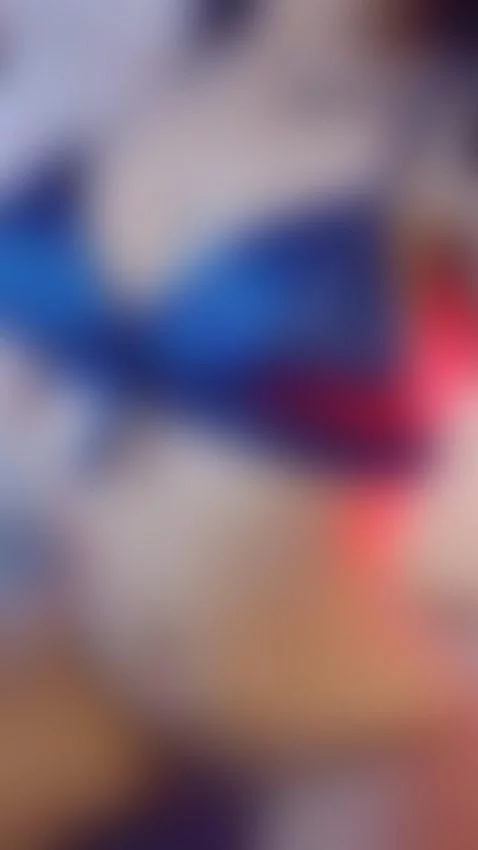 Blue for the day 💙 by hannie-castle