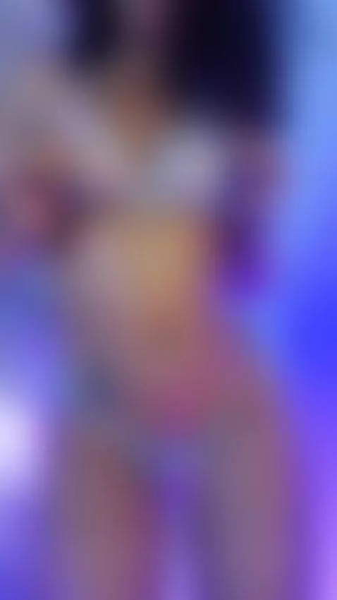 Oiled body and hard nipples 😋 by hannie-castle