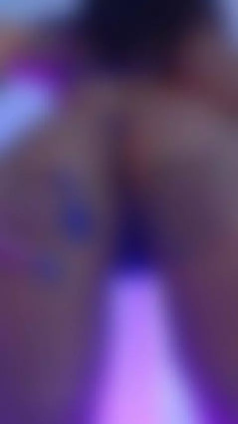 A bouncing ass I know that's what you like to see 😊 by hannie-castle