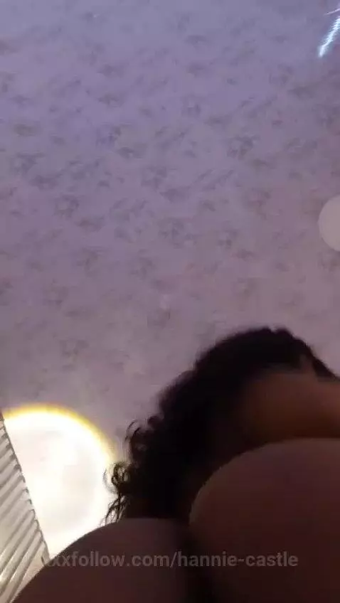 POV: Im about to sit on your face 🤭 by hannie-castle