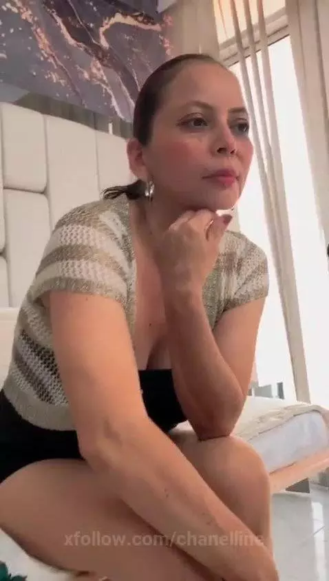 Come here and slide your hands in my body honey !! by chanelline