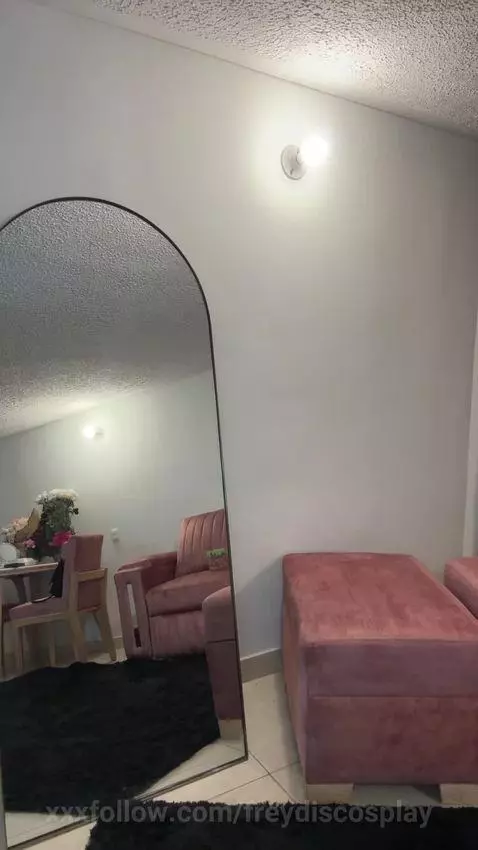 Don't look at me too much or I'll go to you 💀 by freydiscosplay