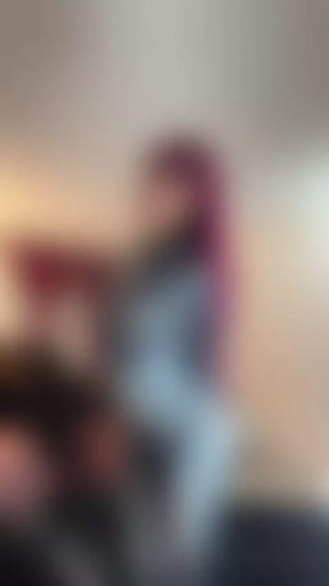 me lo das? 👉👈 by freydiscosplay