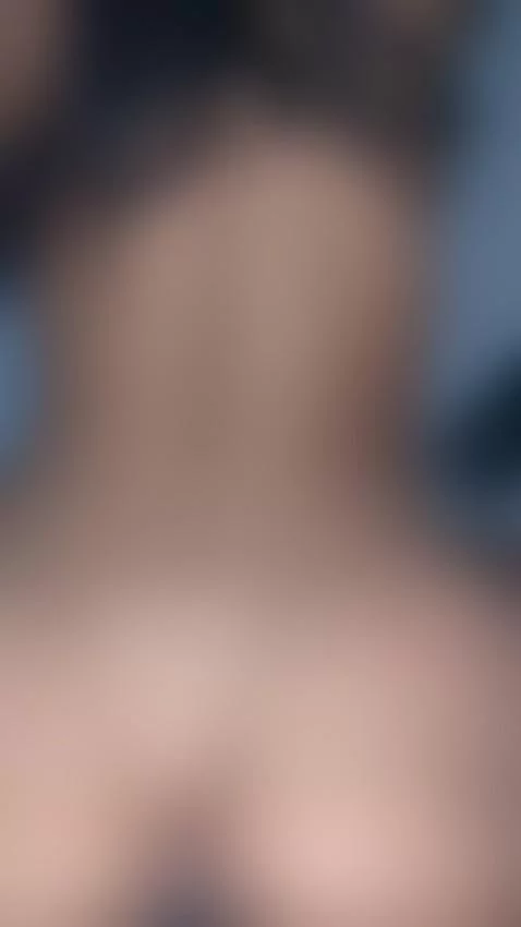 Quieres verme sacarle la leche a este hombre ?🤨 escríbeme en... by maddieparysx