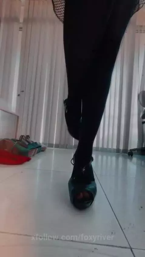 Do u want to play between my legs? by foxyriver