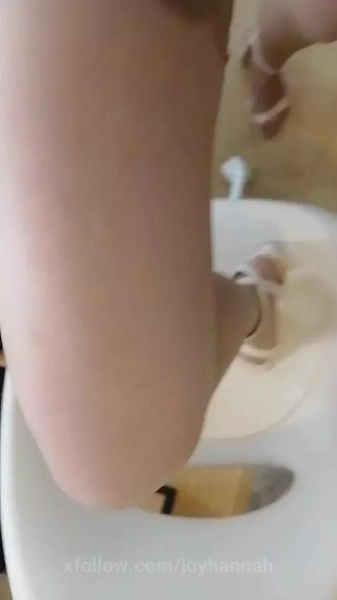 My sexy leg🔥 by joyhannah