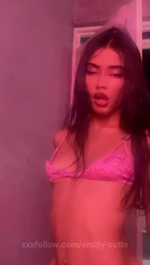 Comes as a surprise behind me by emiily-cutte