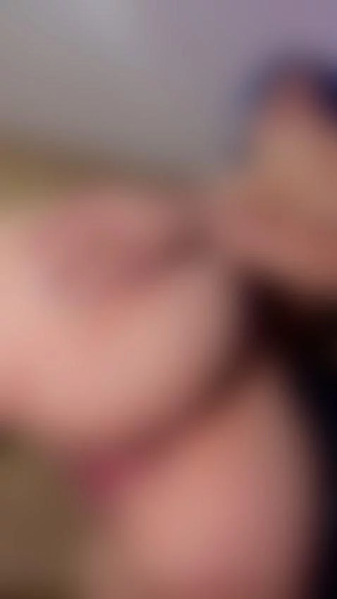 Play with my big ass by caroliinaangel