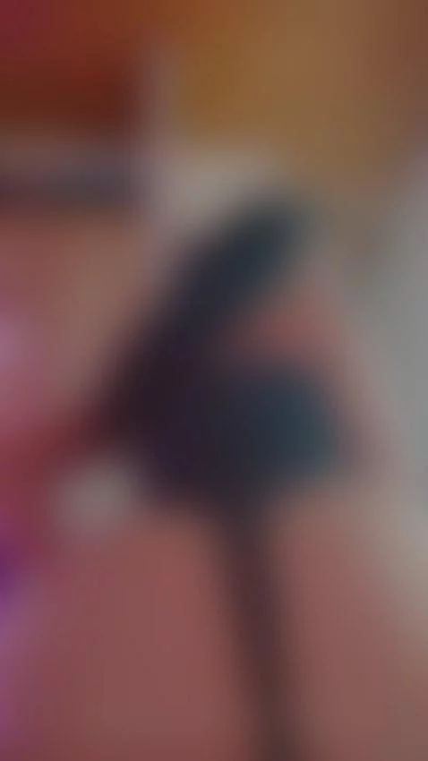 If you like bouncig ass, my room is for you ;) by curli-moniq