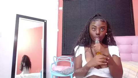 Sucking your dick 🍆💋 by littletastechocolate