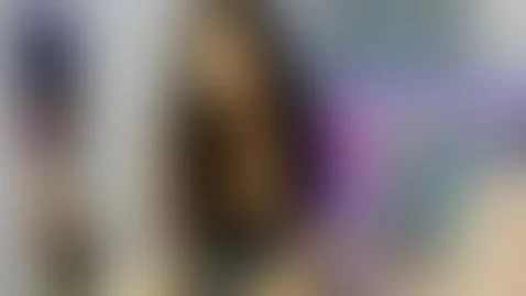 come and suck my red lips by baddie-curl