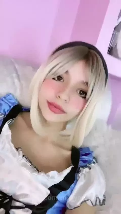 Is this Alice's wonderful world? by mollycrystals