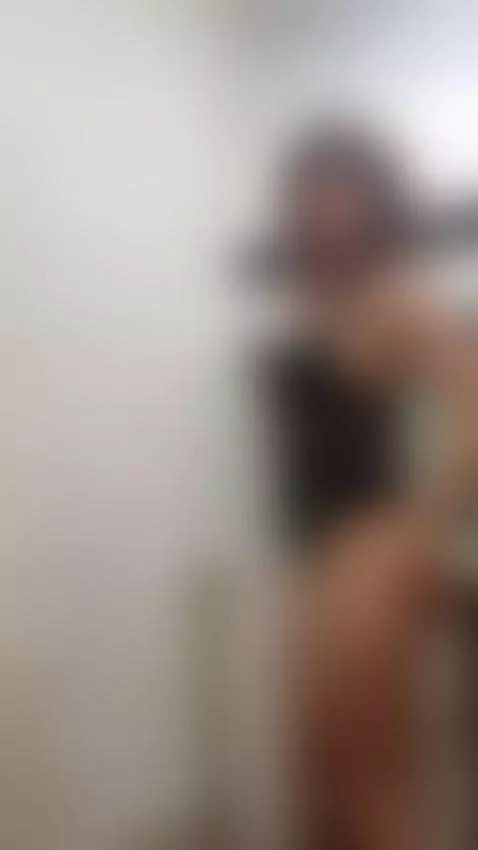 Sir, do you like my outfit? by rundalya