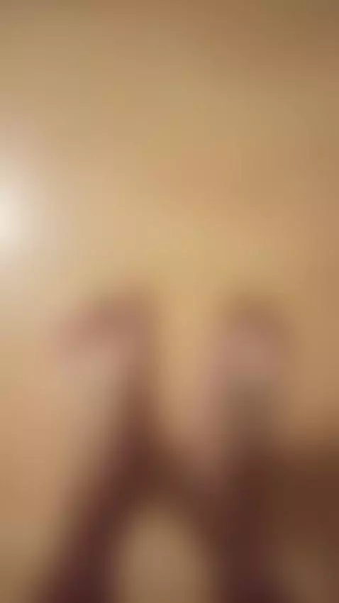 Babe, how do you like my legs? ⚡ Link's in my profile. 👉 by rundalya