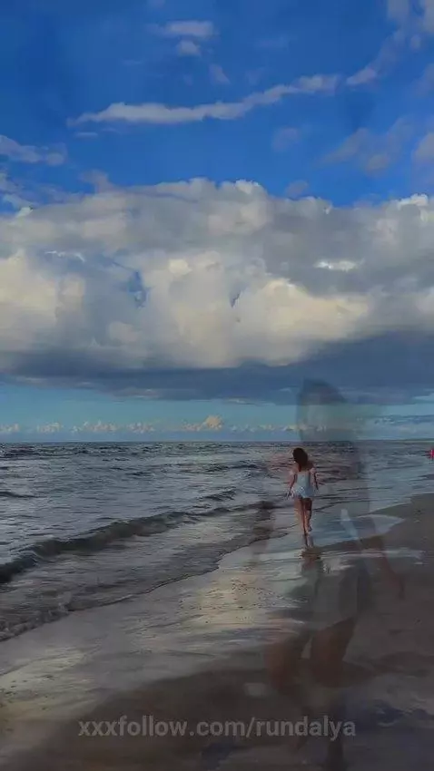 I love running along the sea beach

There's something so mag... by rundalya