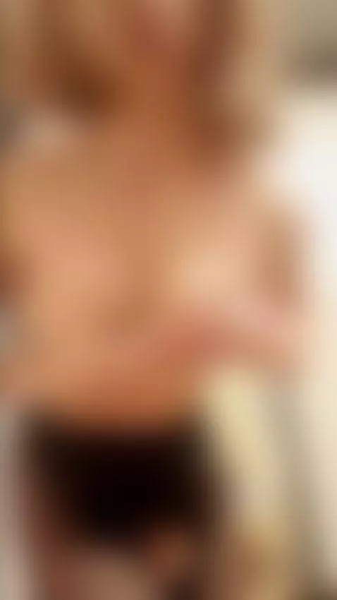 Sir, do you like how I shake my ass and twerk? by rundalya