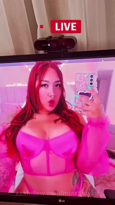 On line by miaxthaylor