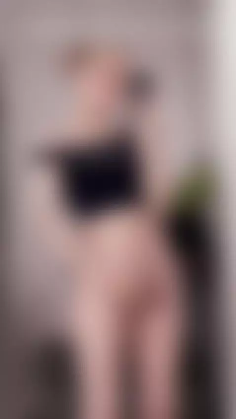 Would you get on your knees for me? 🥺 by stormyraeee