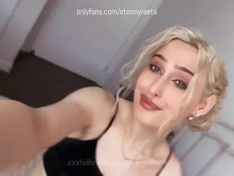 Where Are You Kissing First? 😳 by stormyraeee