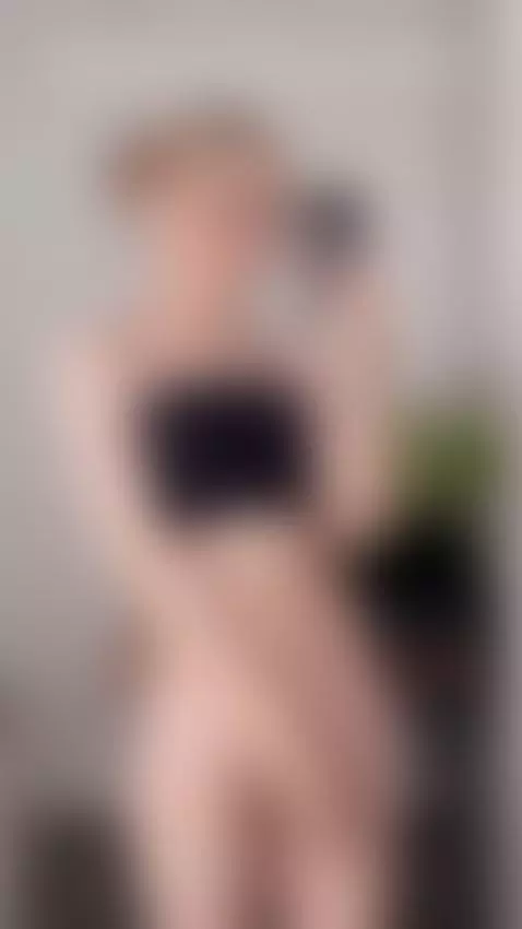 kiss my lips... and kiss my tip? 😘 by stormyraeee