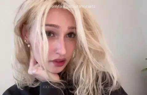 Kiss me? I've been really good... or naughty if you prefer :... by stormyraeee