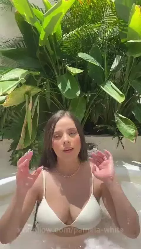 Would you keep curiosity to watch this full video?🔥🌴 Very so... by pamela-white