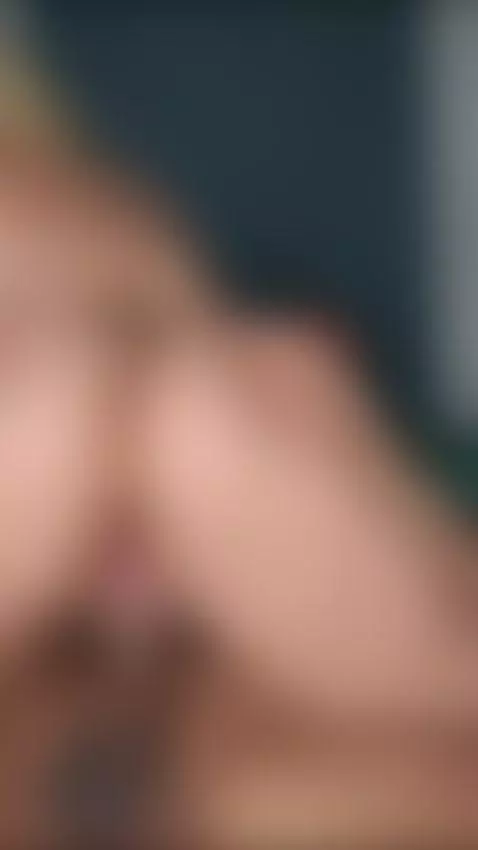 Sacandole la leche con mi coño apretado 🍑💦🍆 by danieelagomezdg2