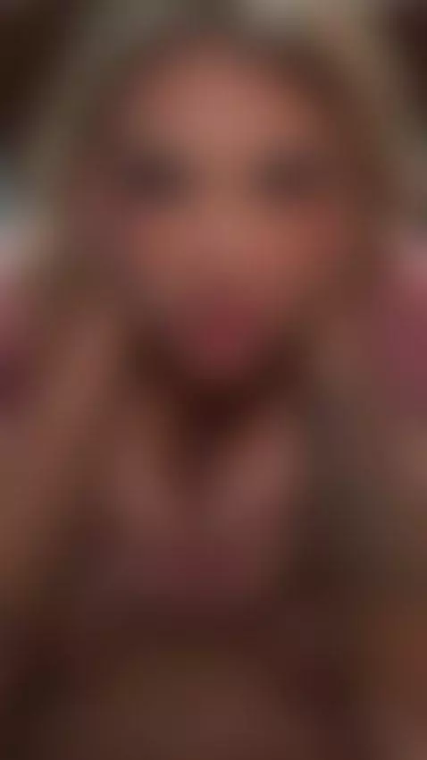 Haciendole una rica paja con mis enormes tetas antes de que ... by danieelagomezdg2