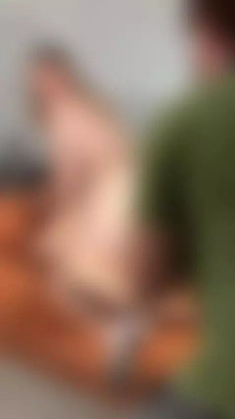 Montandole la enorme verga a Angel en mi sofa🍆🍑 by danieelagomezdg2