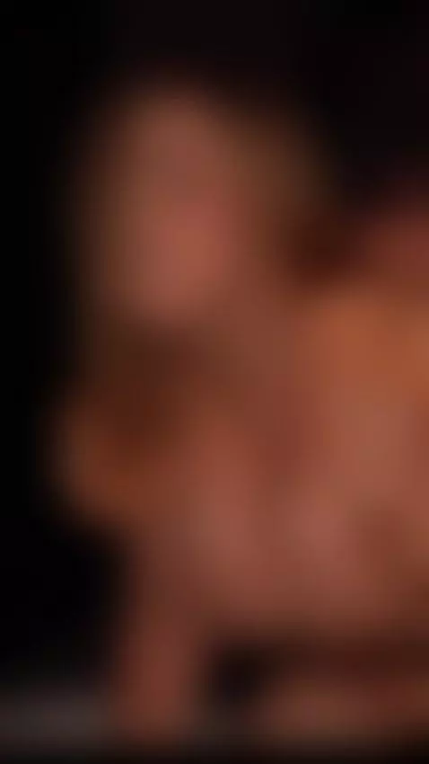 En Doggy style para esta enorme y venosa verga  🍆🍑 by danieelagomezdg2