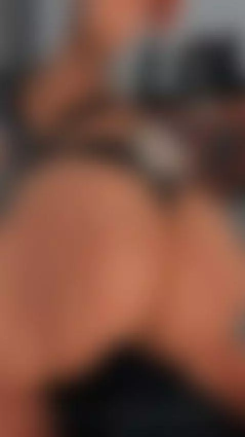 Hands on my curves. Now. 😏 by karmilla-rosse