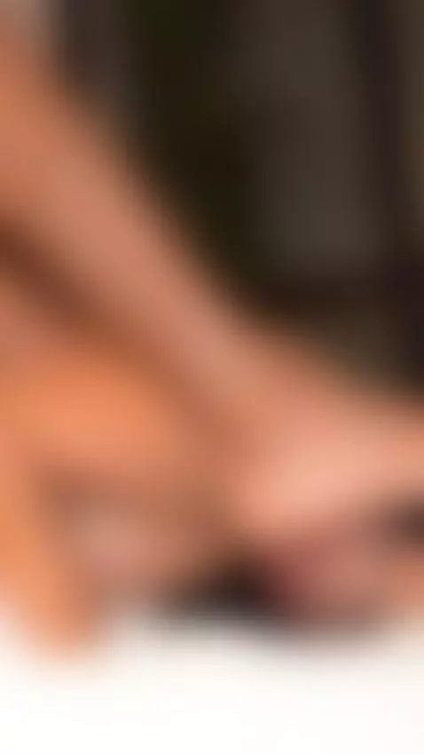 Quericoooooo me pisan la cabeza mientras me follan duro by linitaa