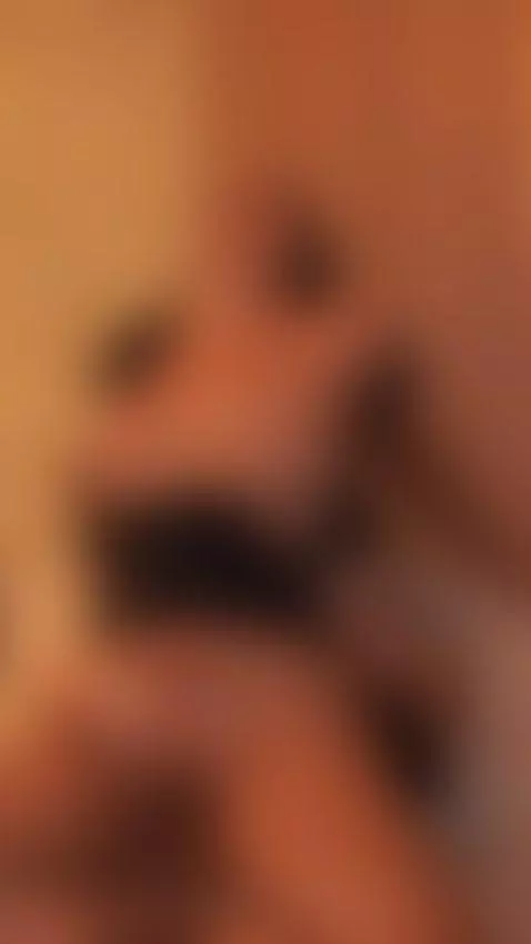 Comiendome esta enorme verga de mi hijastro 🍆🍑 by linitaa