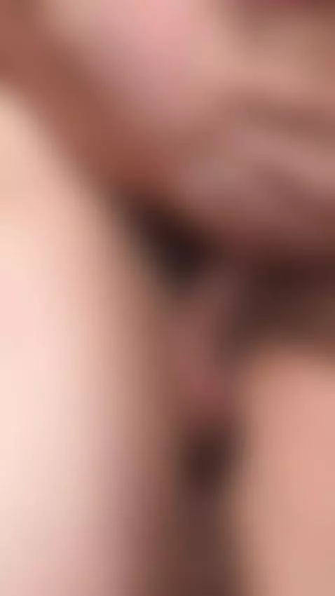 Lubricando mi coño en la oficina 🥵🍆 by linitaa