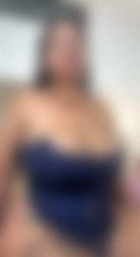 Surprise! by isabellmendeez